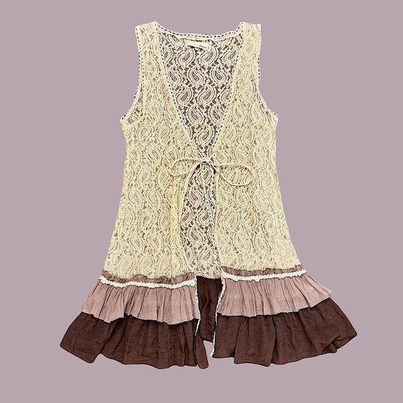 A’reve lace peplum vest - Picture 1 of 7